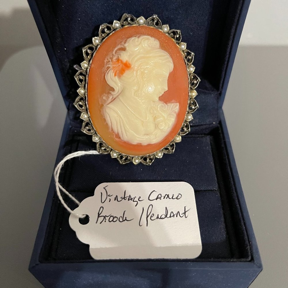 Vintage Cameo Broach Pendant